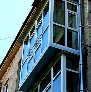 Металлопластиковые балконы с выносом