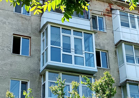 Балкон з виносом